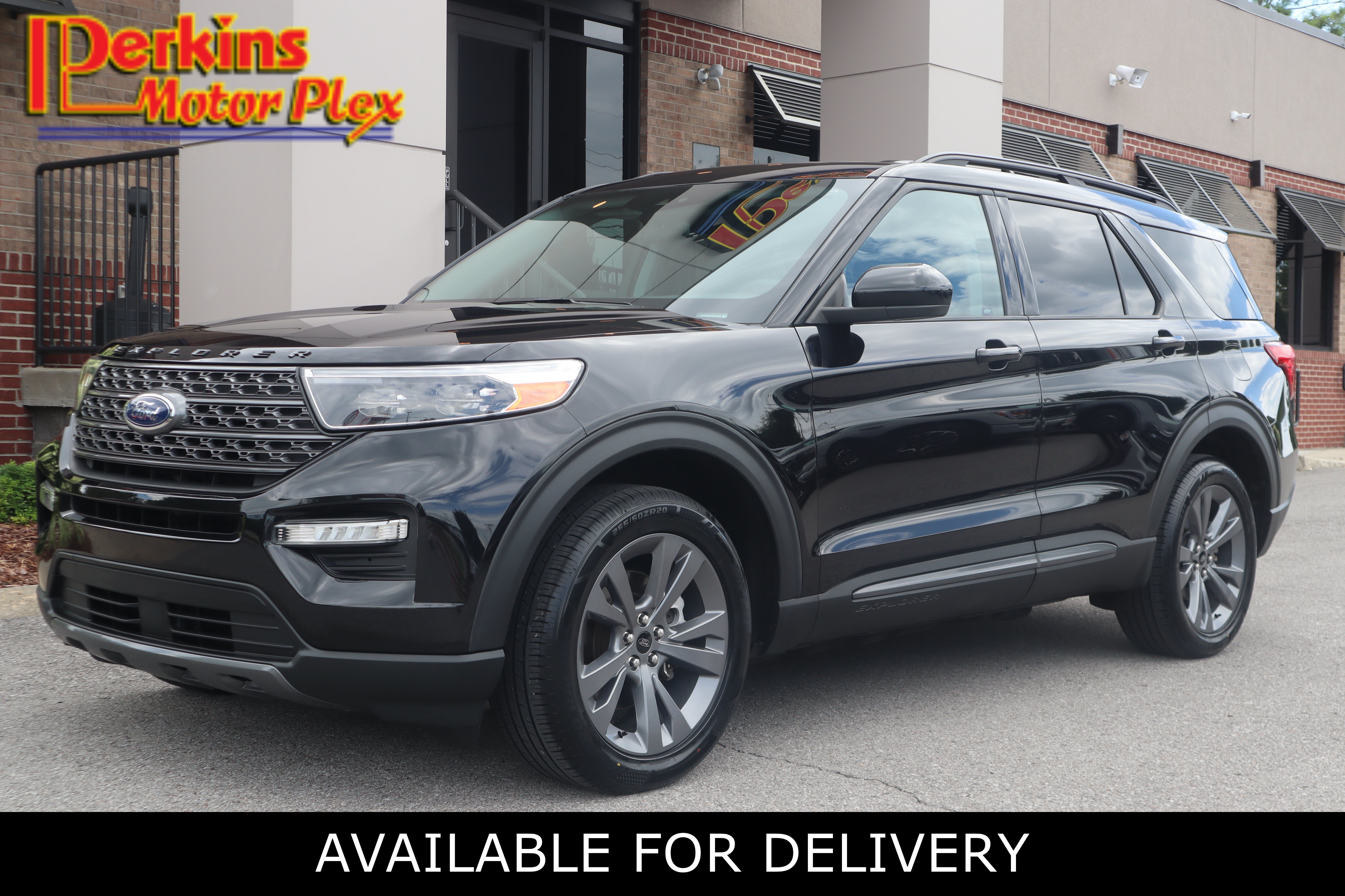 Used 2022 Ford Explorer XLT w/ Equipment Group 202A AWD/4WD image 1