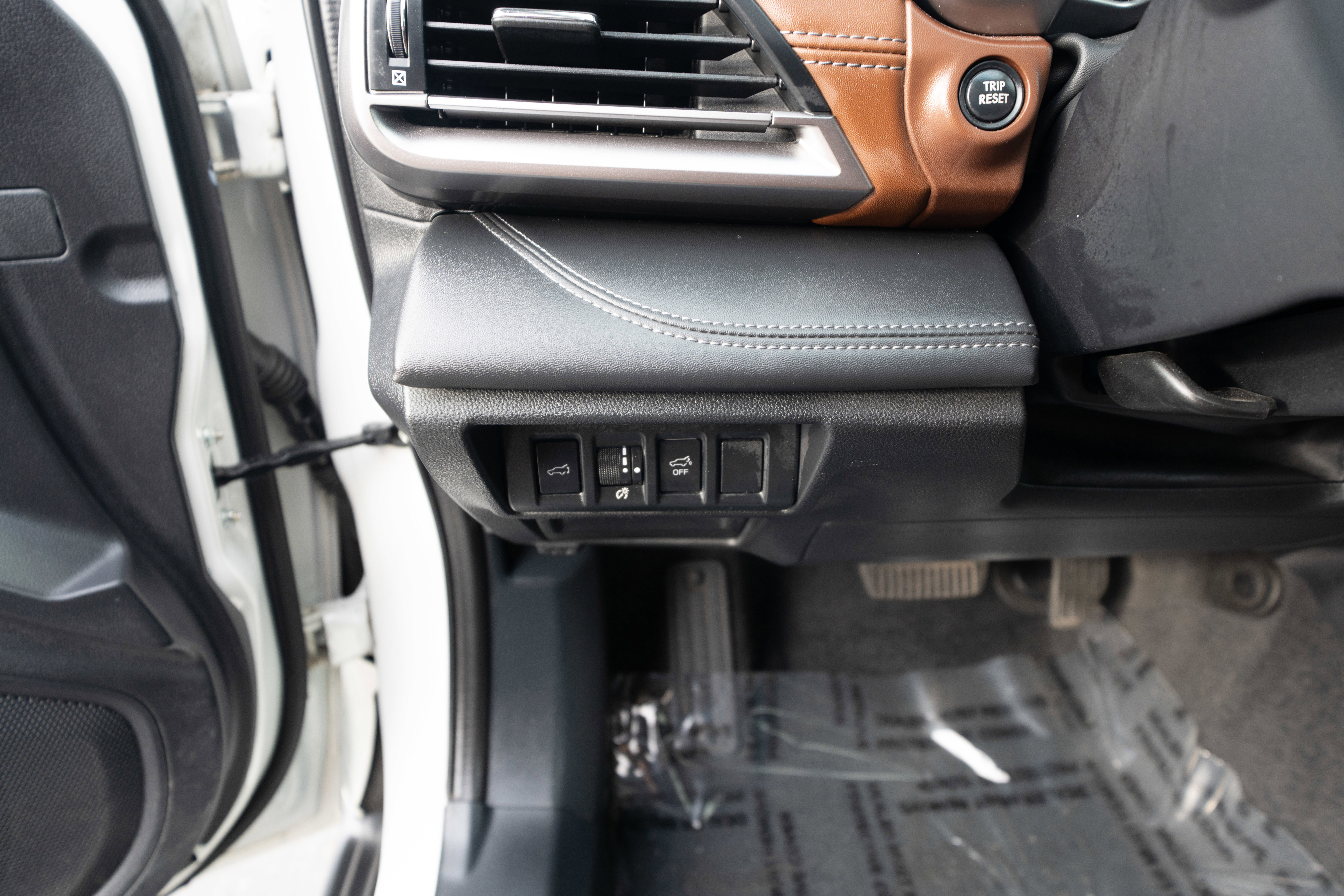 Used 2021 Subaru Outback Touring w/ Popular Package #2 image 11