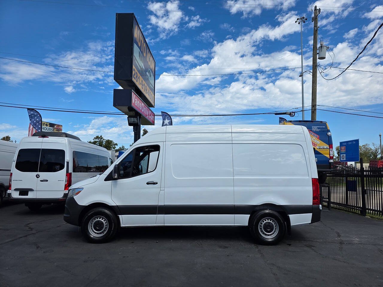 Used 2020 Mercedes-Benz Sprinter 2500 image 4