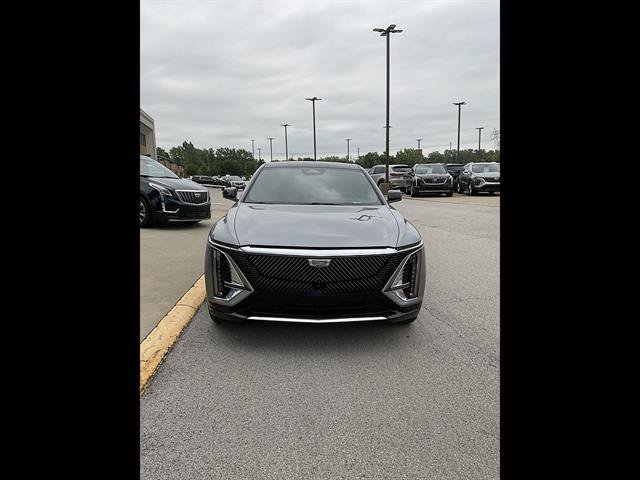 Certified 2024 Cadillac Lyriq Luxury AWD/4WD image 3