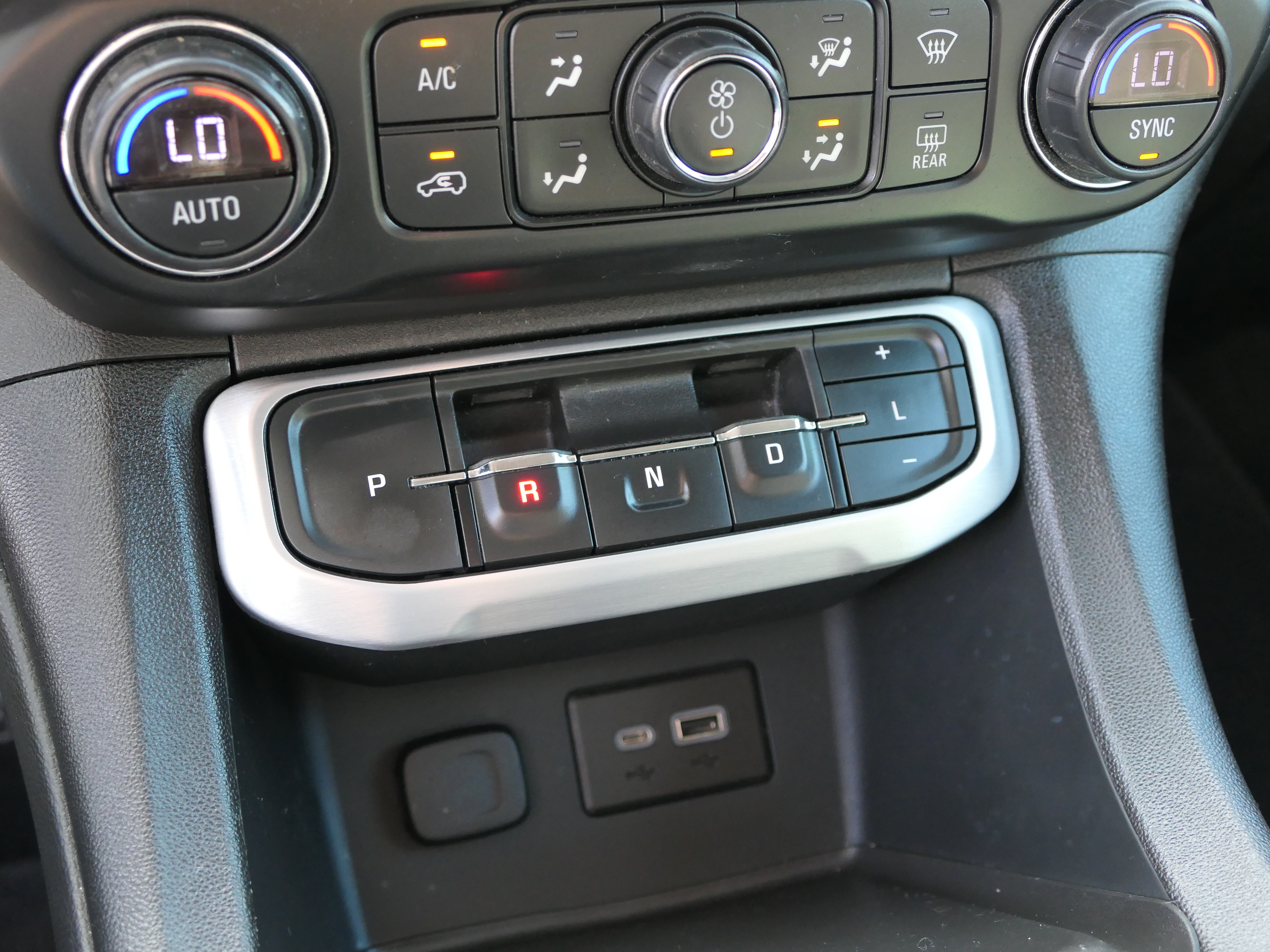 Used 2021 GMC Acadia SLE w/ Driver Convenience Package FWD image 21