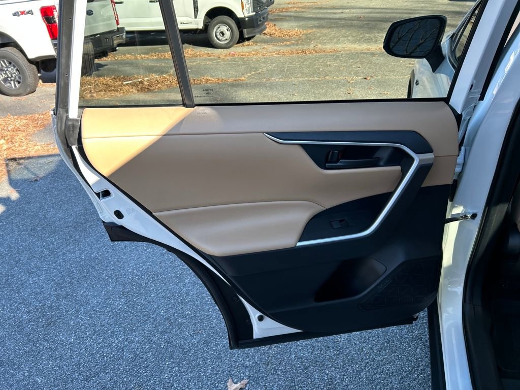 Used 2021 Toyota RAV4 LE image 23