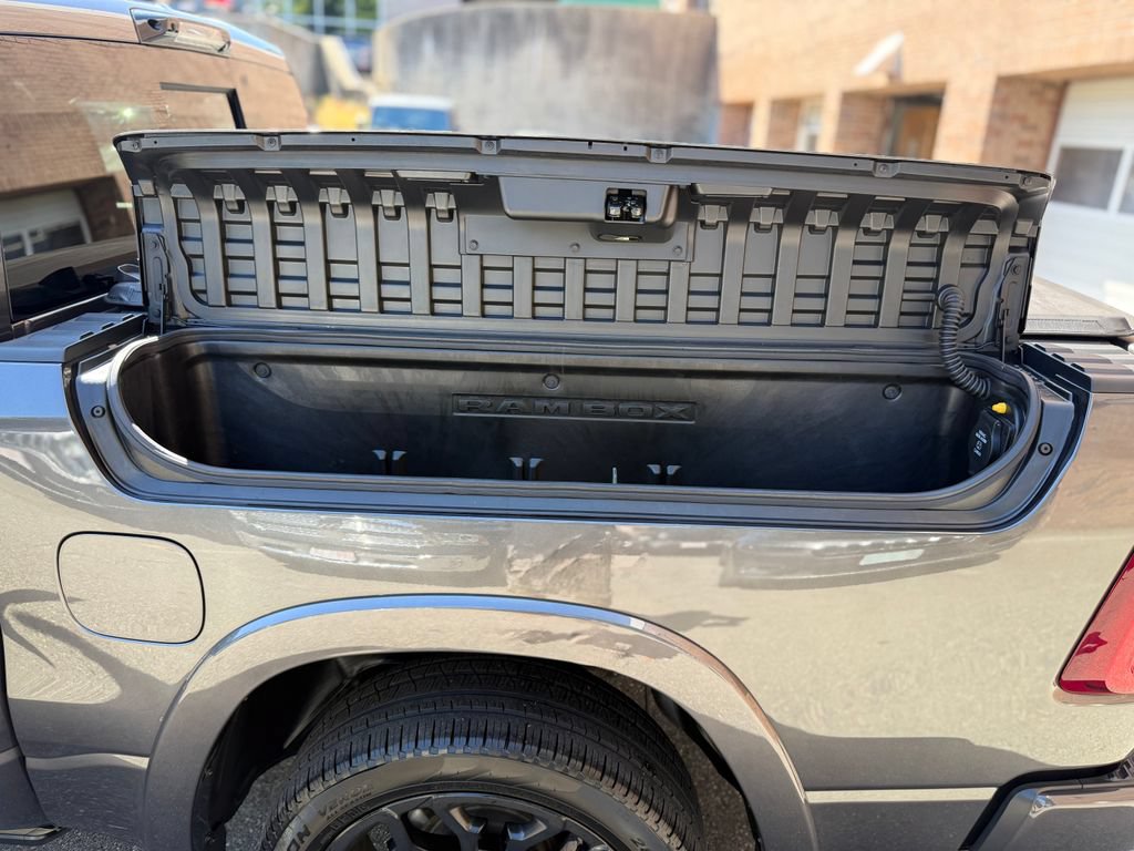 Used 2025 RAM 1500 Limited AWD/4WD image 18
