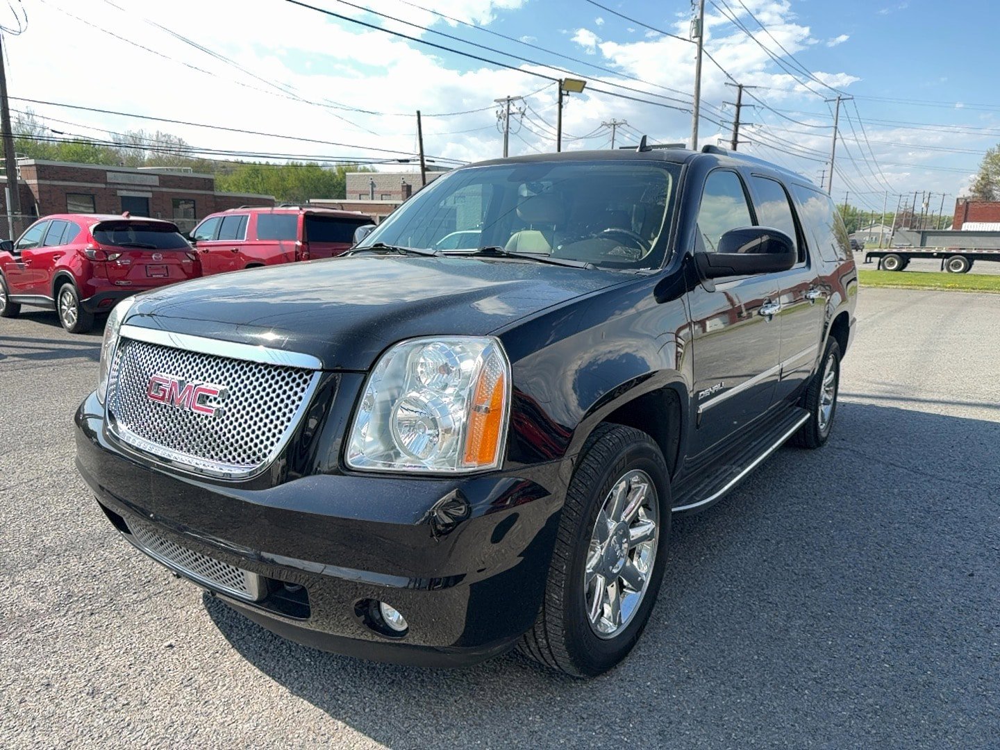 Used 2014 GMC Yukon XL Denali image 1