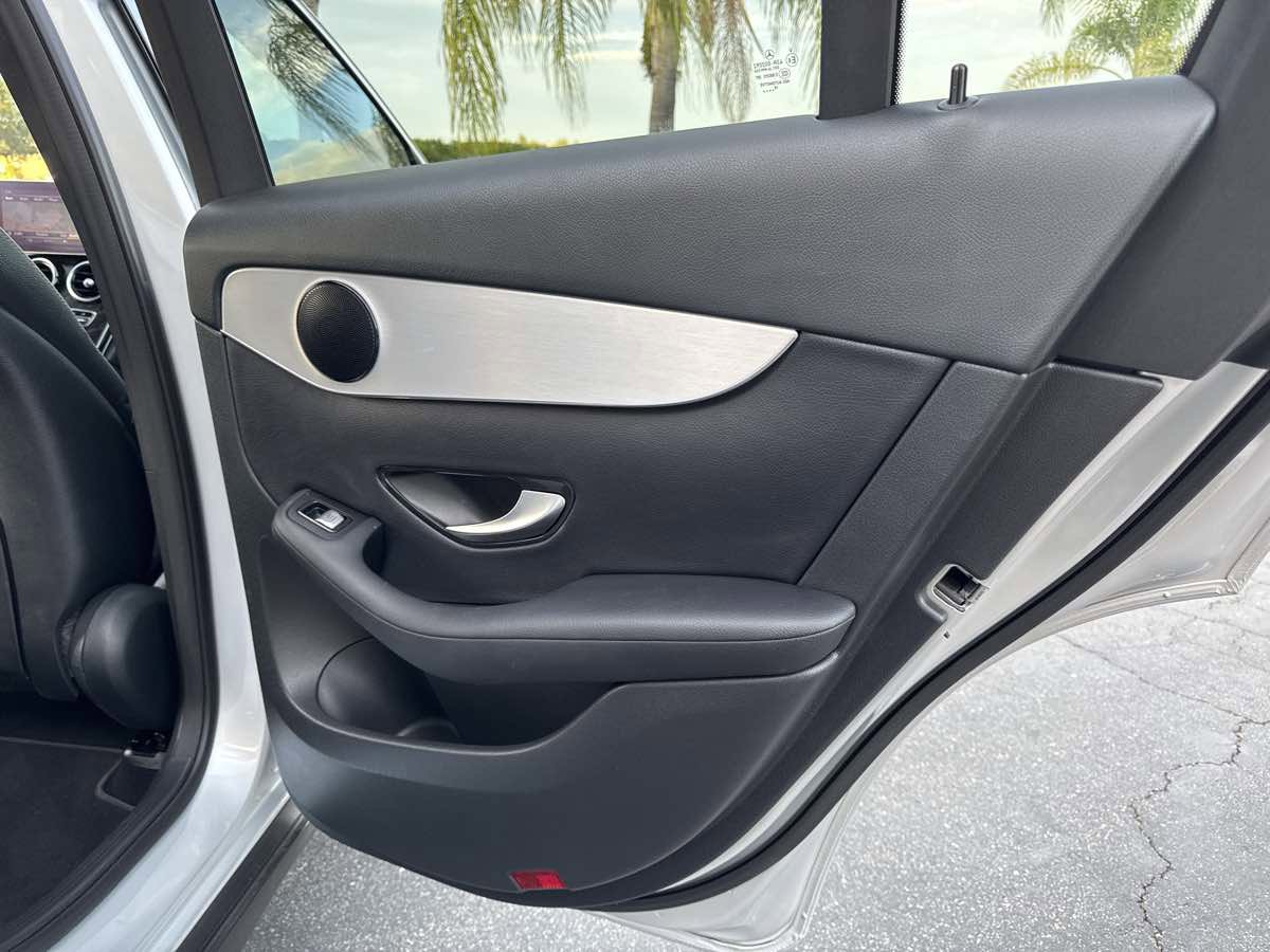 Used 2019 Mercedes-Benz GLC 300 image 26