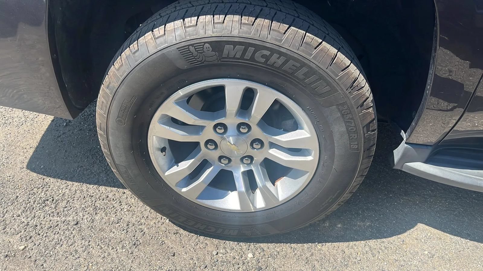 Used 2018 Chevrolet Suburban LT RWD image 3