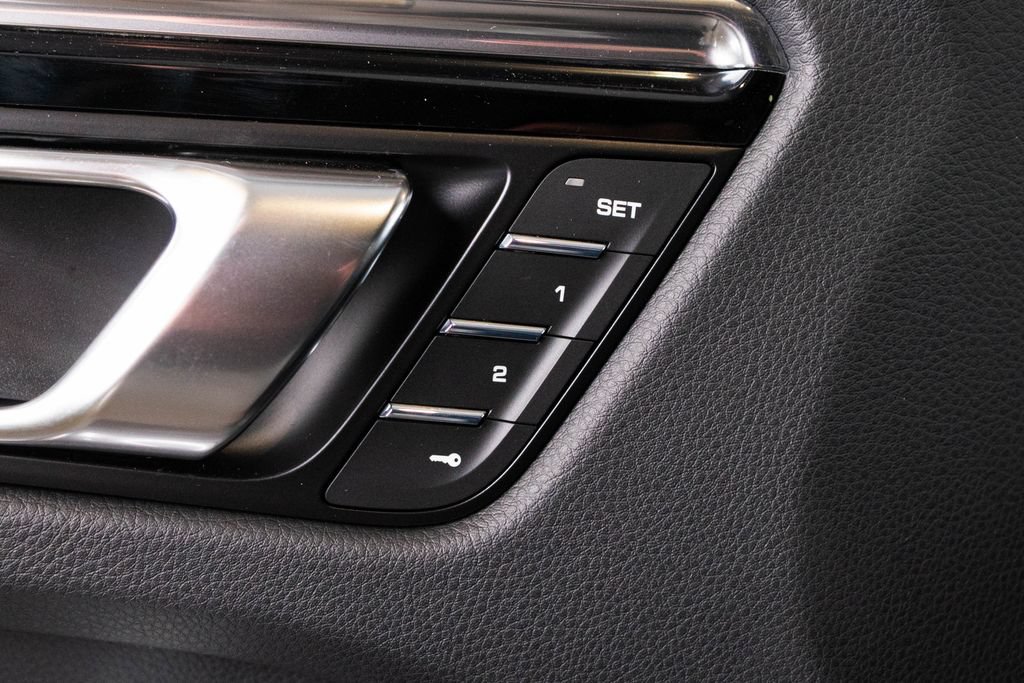 New 2026 Porsche Macan AWD/4WD image 19