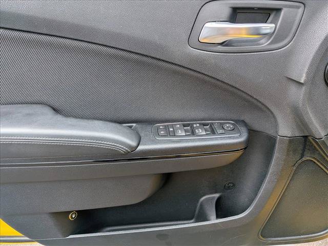 Used 2017 Dodge Charger SE w/ Blacktop Package RWD image 10