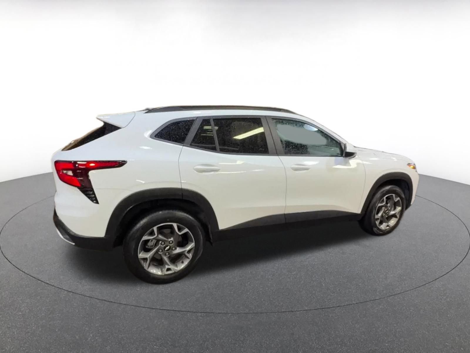 Used 2025 Chevrolet Trax LT image 12