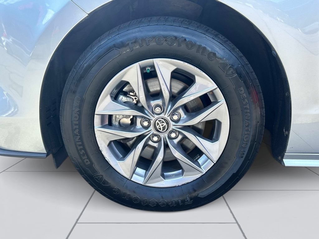 Used 2023 Toyota Sienna LE AWD/4WD image 12