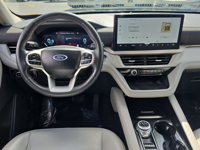 Certified 2025 Ford Explorer Active w/ Active Comfort Package RWD image 18