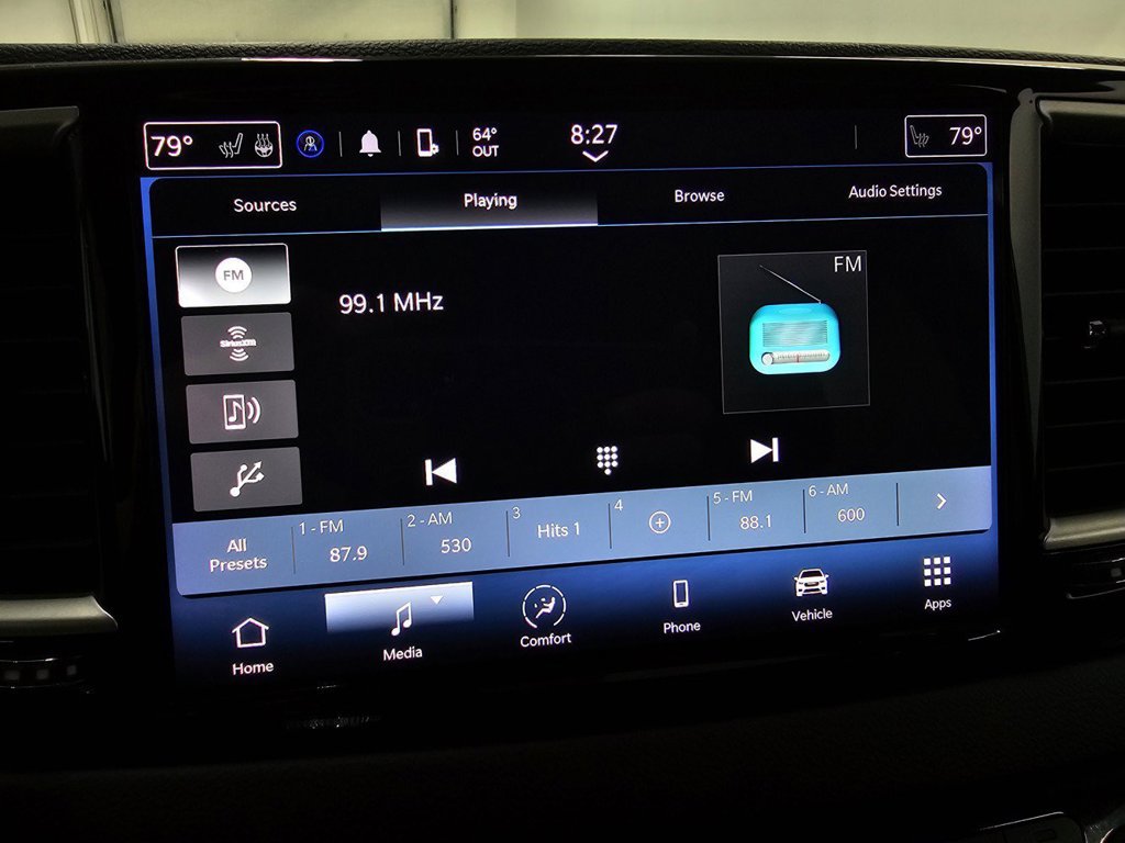Used 2024 Chrysler Pacifica Touring-L FWD image 16