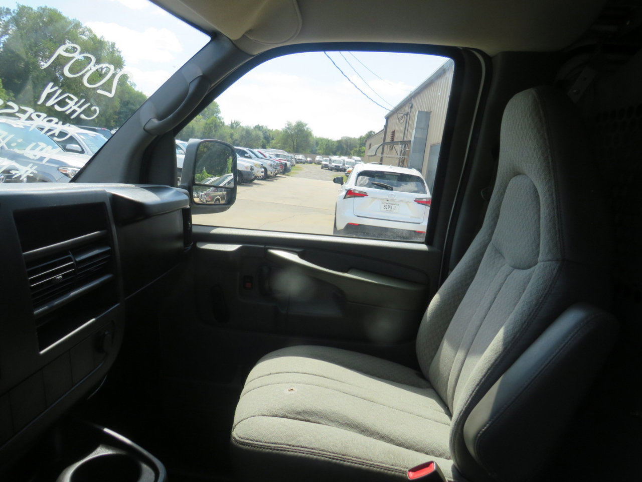 Used 2009 Chevrolet Express 2500 Extended image 28
