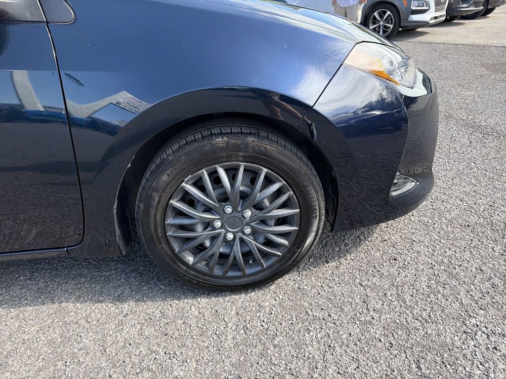 Used 2019 Toyota Corolla LE w/ Carpet Mat Package (TMS) FWD image 2