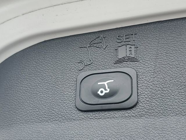 Used 2018 Ford Escape SEL w/ Canadian Touring Package AWD/4WD image 9