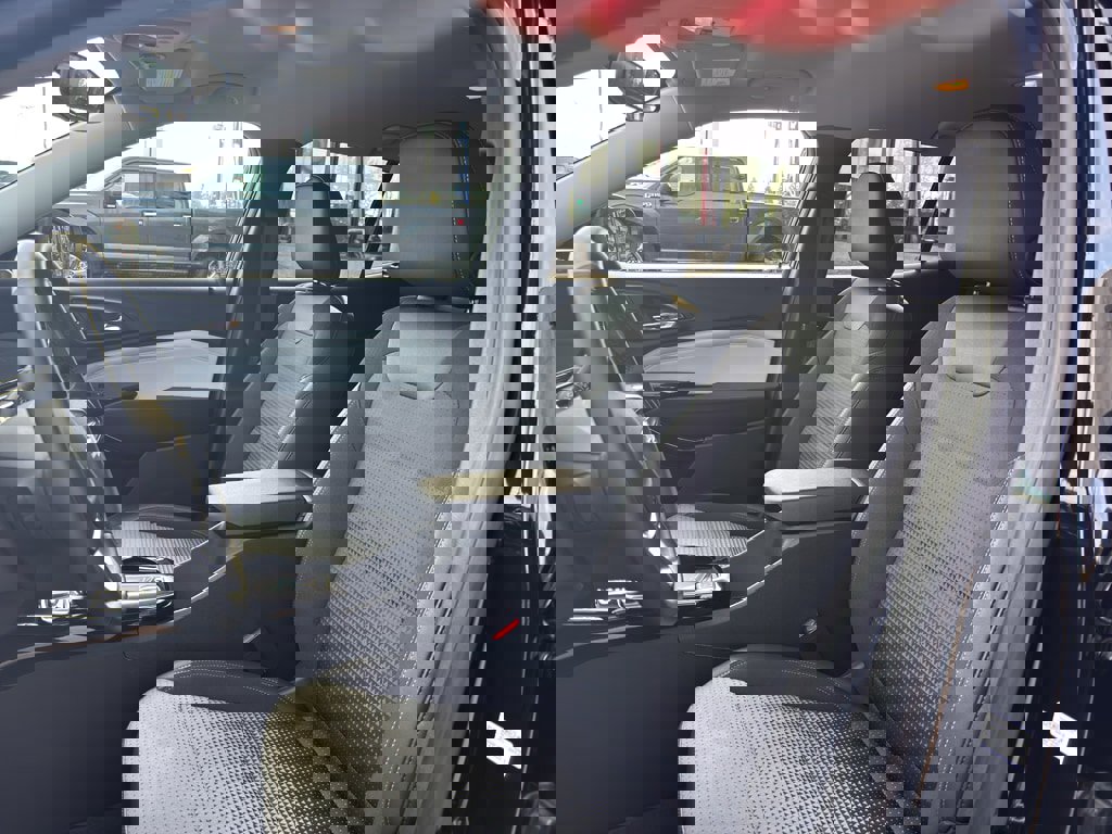 Used 2025 Chevrolet Trax LT w/ Driver Confidence Package image 14