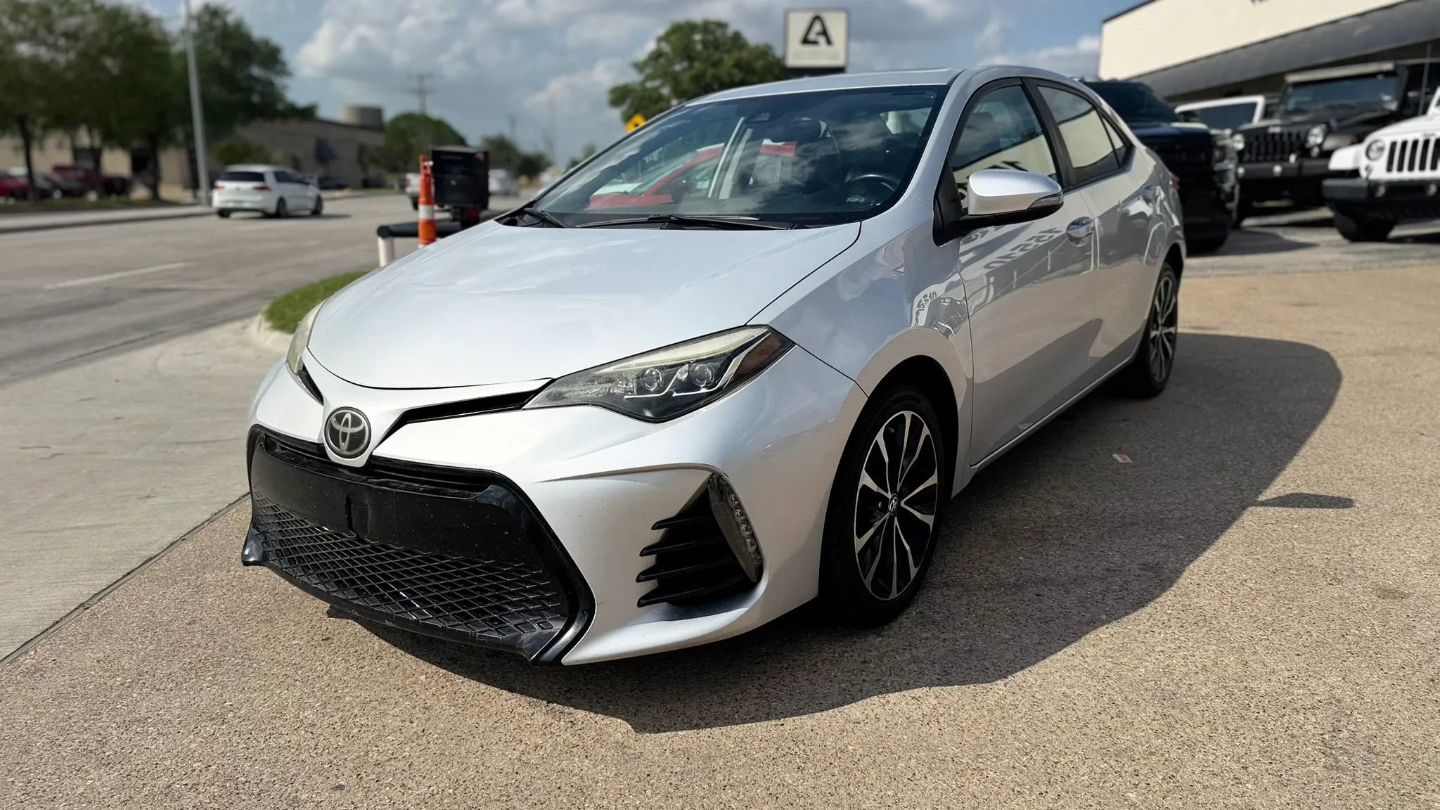 Used 2017 Toyota Corolla SE FWD image 1