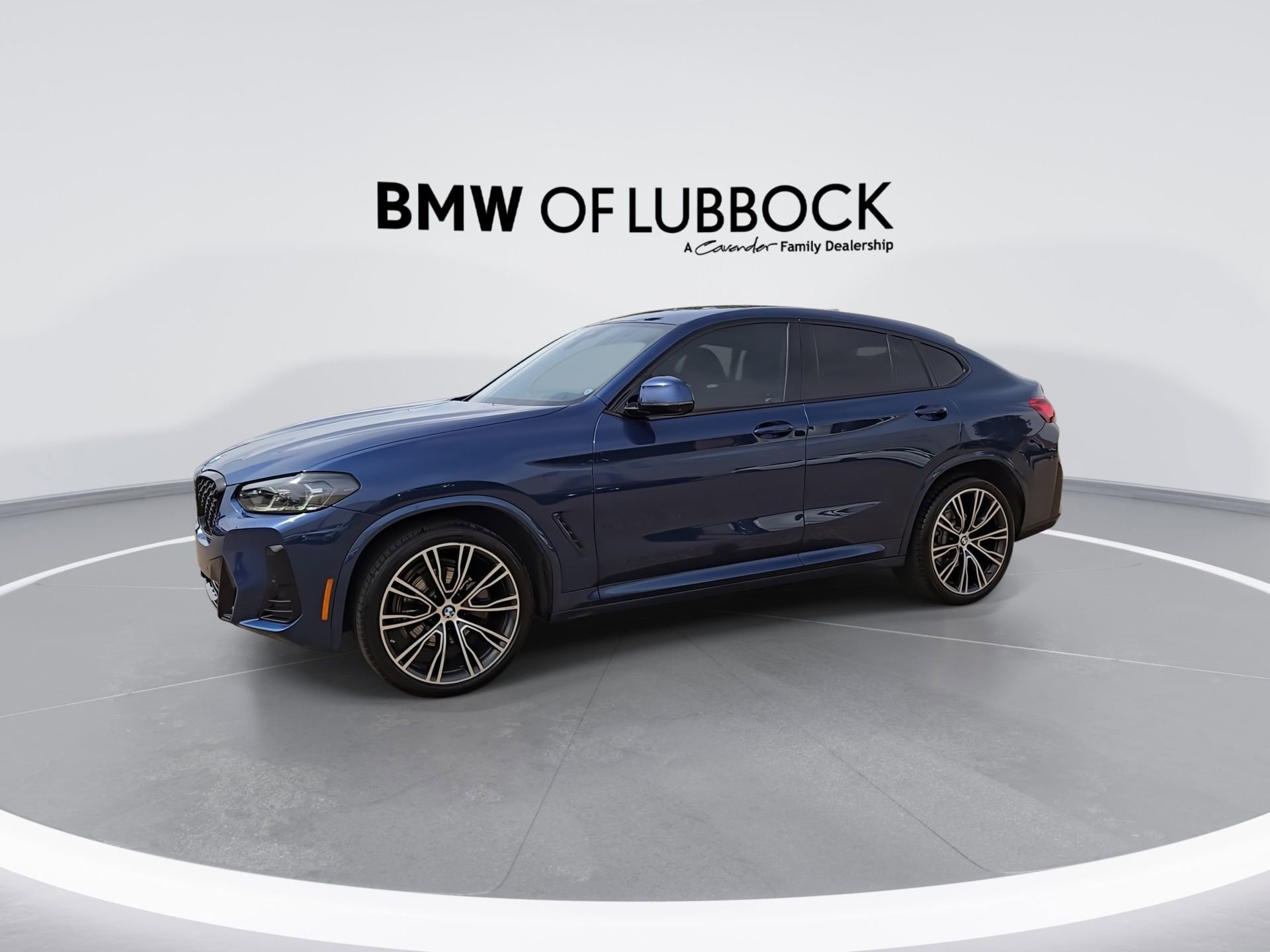 Used 2022 BMW X4 xDrive30i w/ M Sport Package AWD/4WD image 5