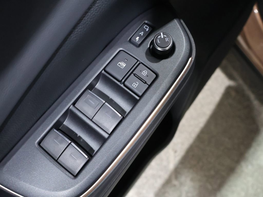 Used 2023 Toyota Crown Platinum image 14