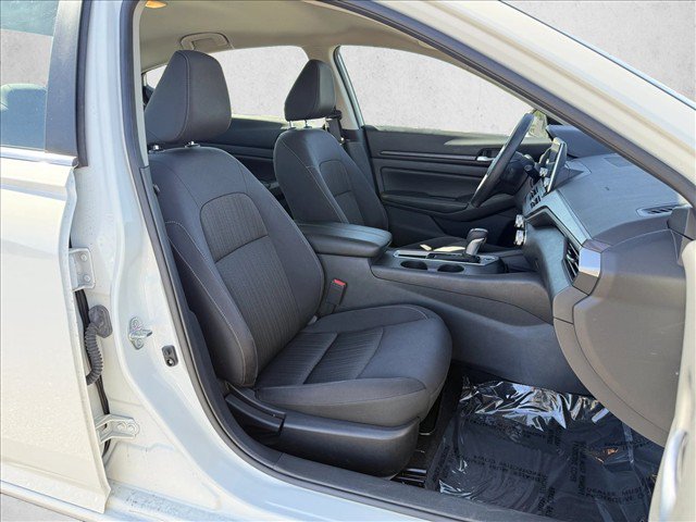 Used 2025 Nissan Altima 2.5 SV FWD image 13