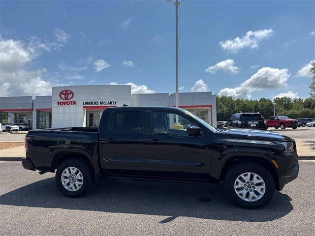 Used 2023 Nissan Frontier SV image 2