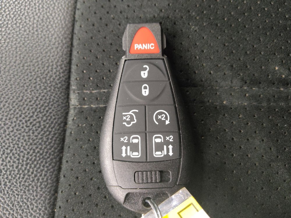 Used 2017 Dodge Grand Caravan SXT w/ Driver Convenience Group FWD image 32