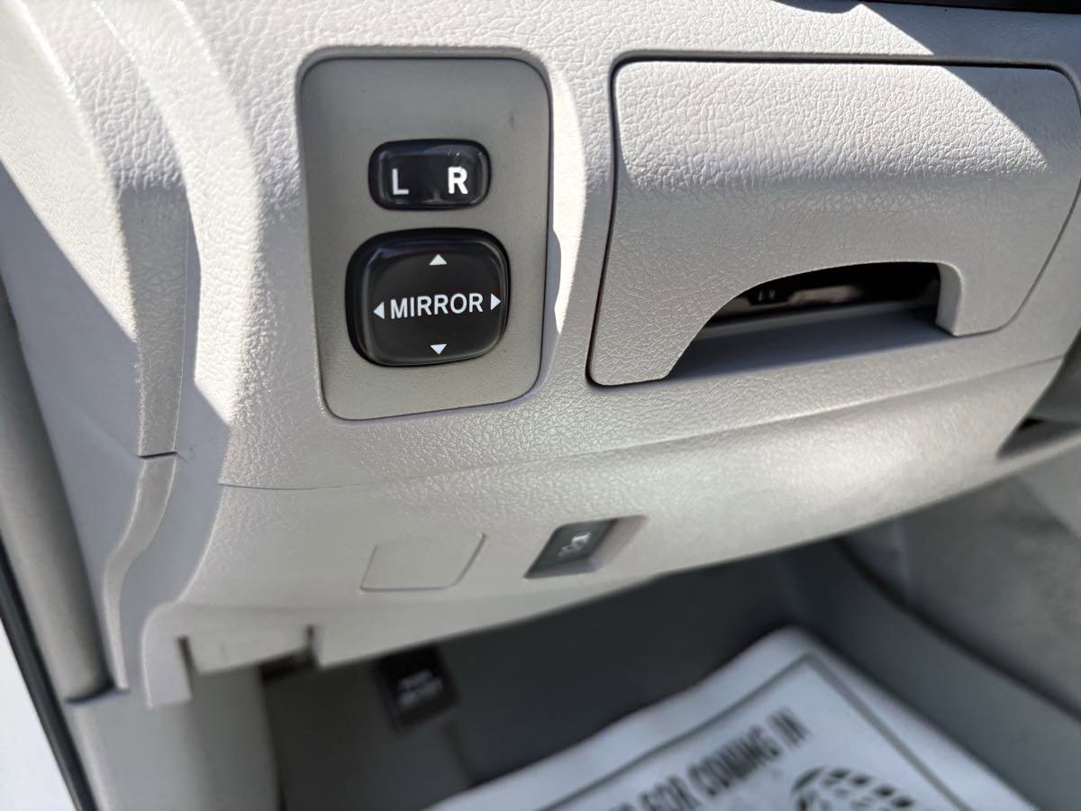 Used 2010 Toyota Camry LE FWD image 21