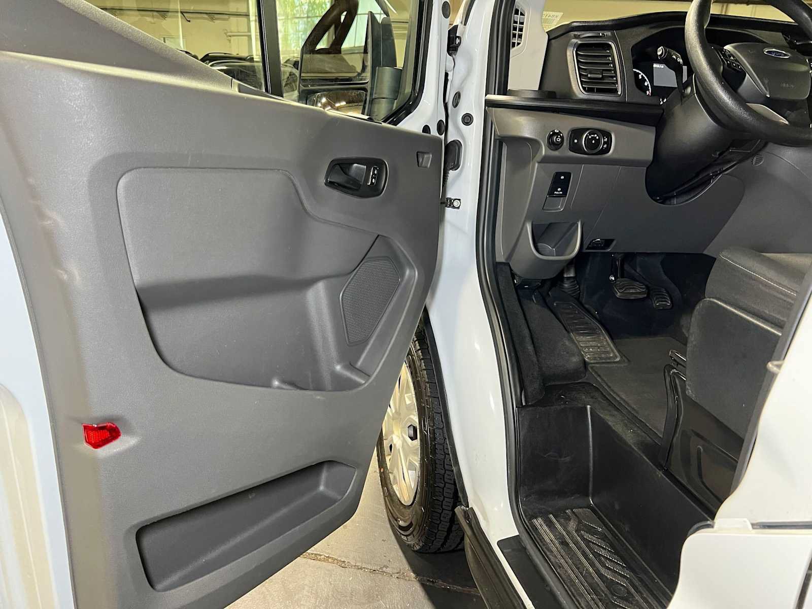 Used 2023 Ford Transit 350 XLT RWD image 19