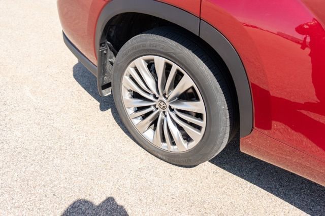 Used 2021 Toyota Highlander Platinum image 10