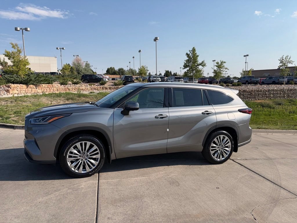 Used 2026 Toyota Highlander Platinum AWD/4WD image 4