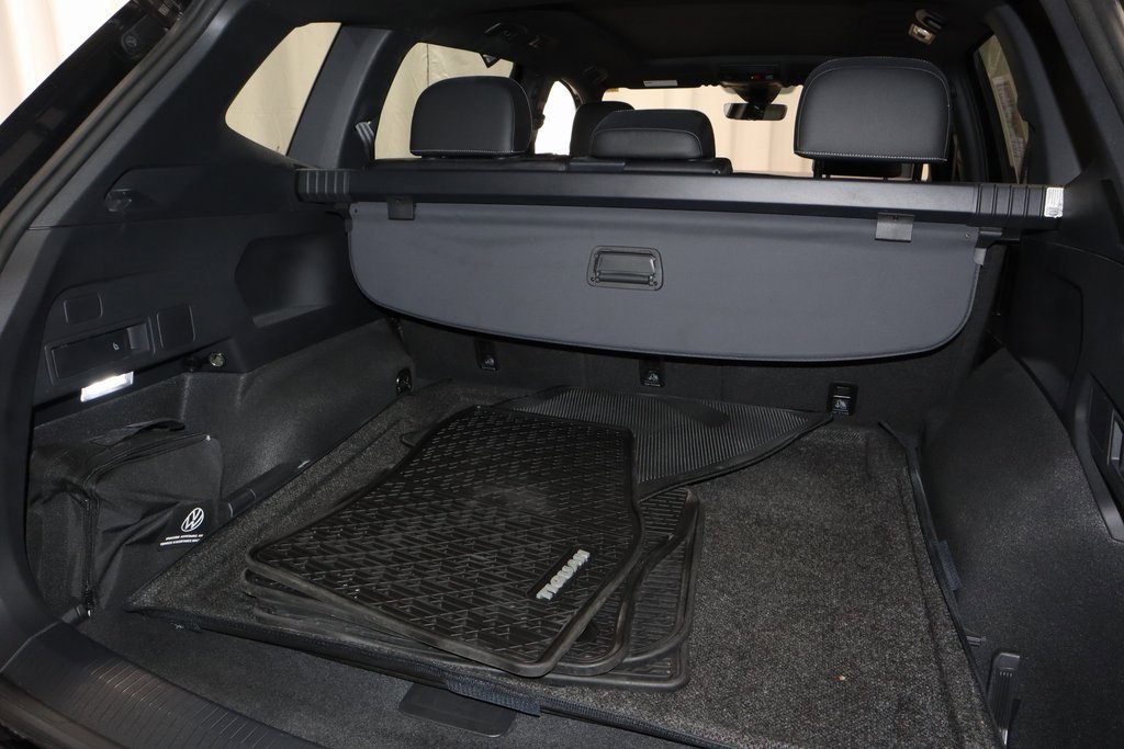 Used 2024 Volkswagen Tiguan SEL R-Line image 16