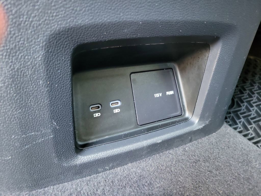 Used 2024 Volkswagen Atlas SE w/ Panoramic Sunroof Package FWD image 16