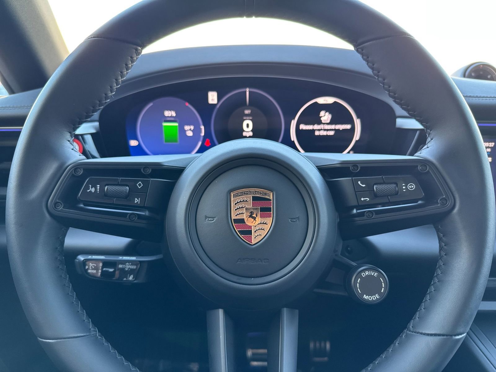 Used 2025 Porsche Macan 4 Electric image 28