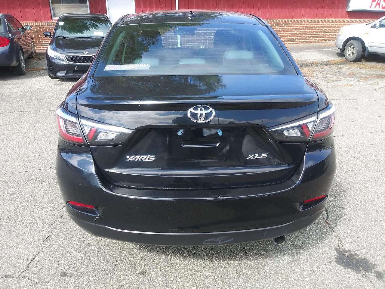 Used 2019 Toyota Yaris XLE image 3