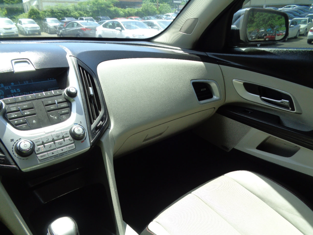 Used 2011 Chevrolet Equinox LT w/ Chrome Appearance Package image 22