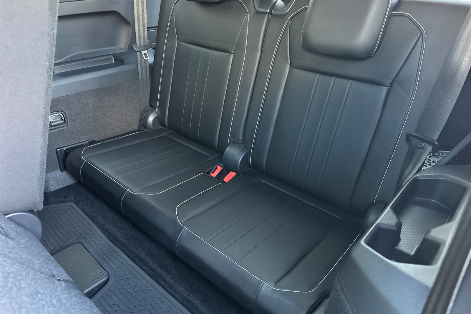 Certified 2024 Volkswagen Tiguan SE R-Line image 15