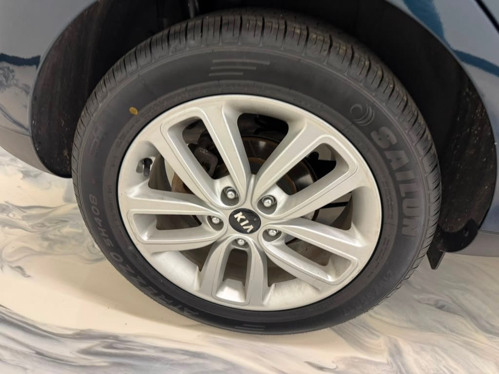 Used 2017 Kia Soul + FWD image 11
