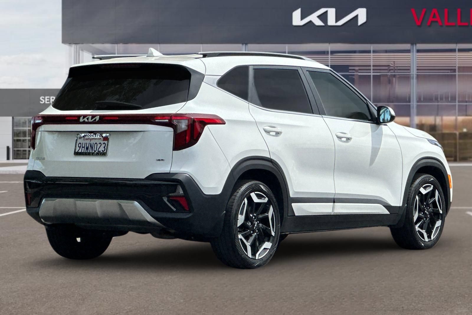 Certified 2024 Kia Seltos SX w/ SX Sunroof Package AWD/4WD image 4