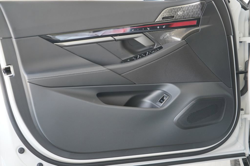 New 2026 BMW 550e xDrive AWD/4WD image 10