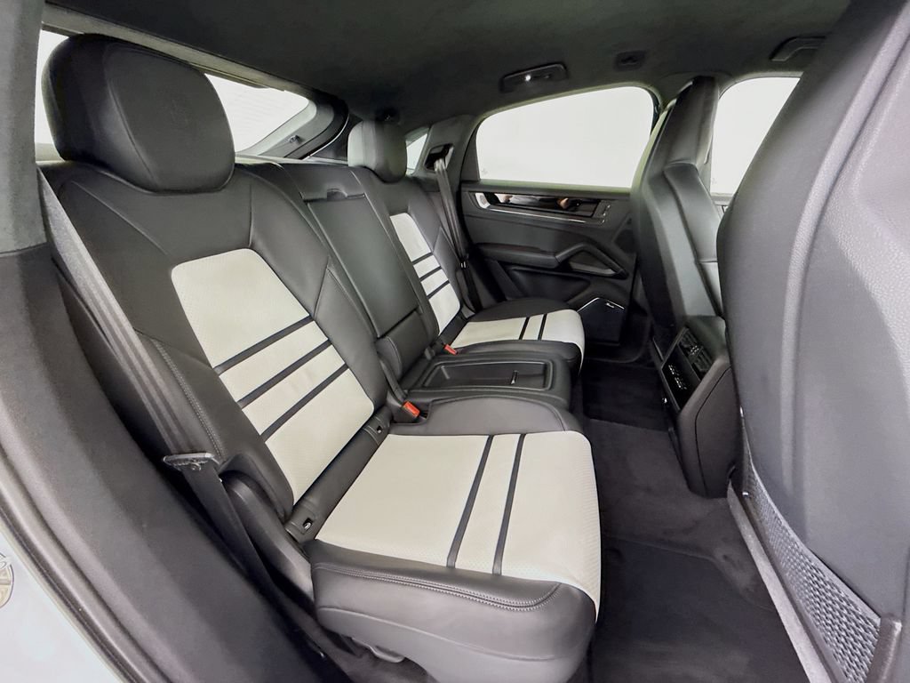 New 2026 Porsche Cayenne Turbo GT AWD/4WD image 31