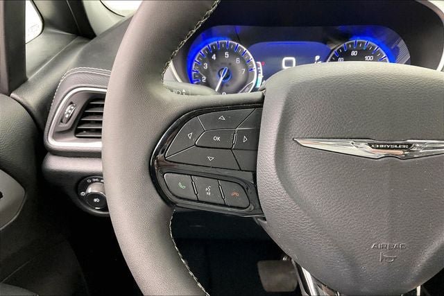 Used 2025 Chrysler Pacifica Limited FWD image 23