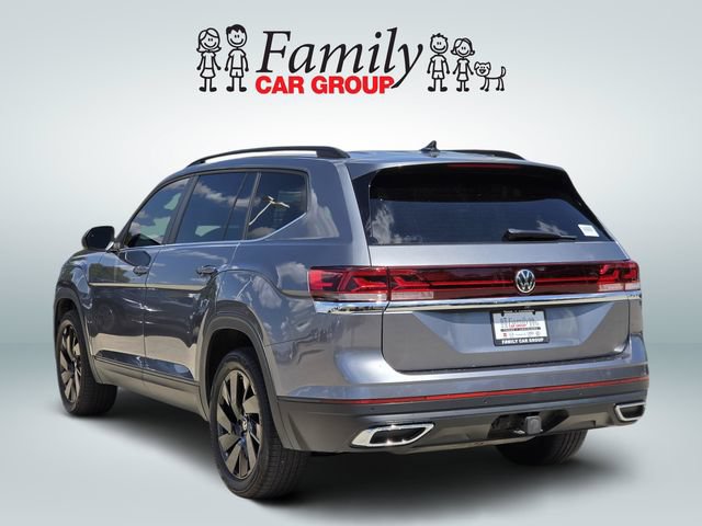 Used 2024 Volkswagen Atlas SE w/ Panoramic Sunroof Package FWD image 3