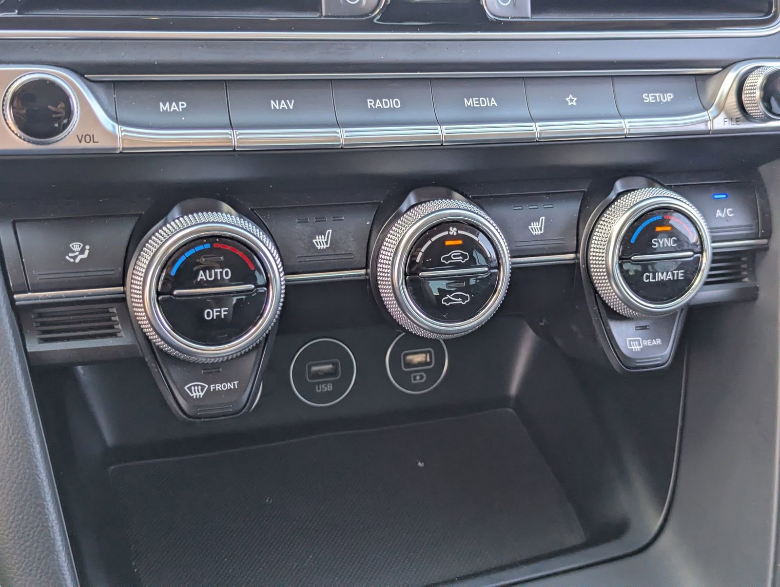 Used 2023 Genesis G70 2.0T image 25