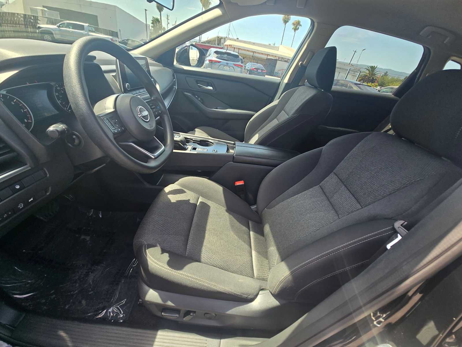 Used 2024 Nissan Rogue SV FWD image 22