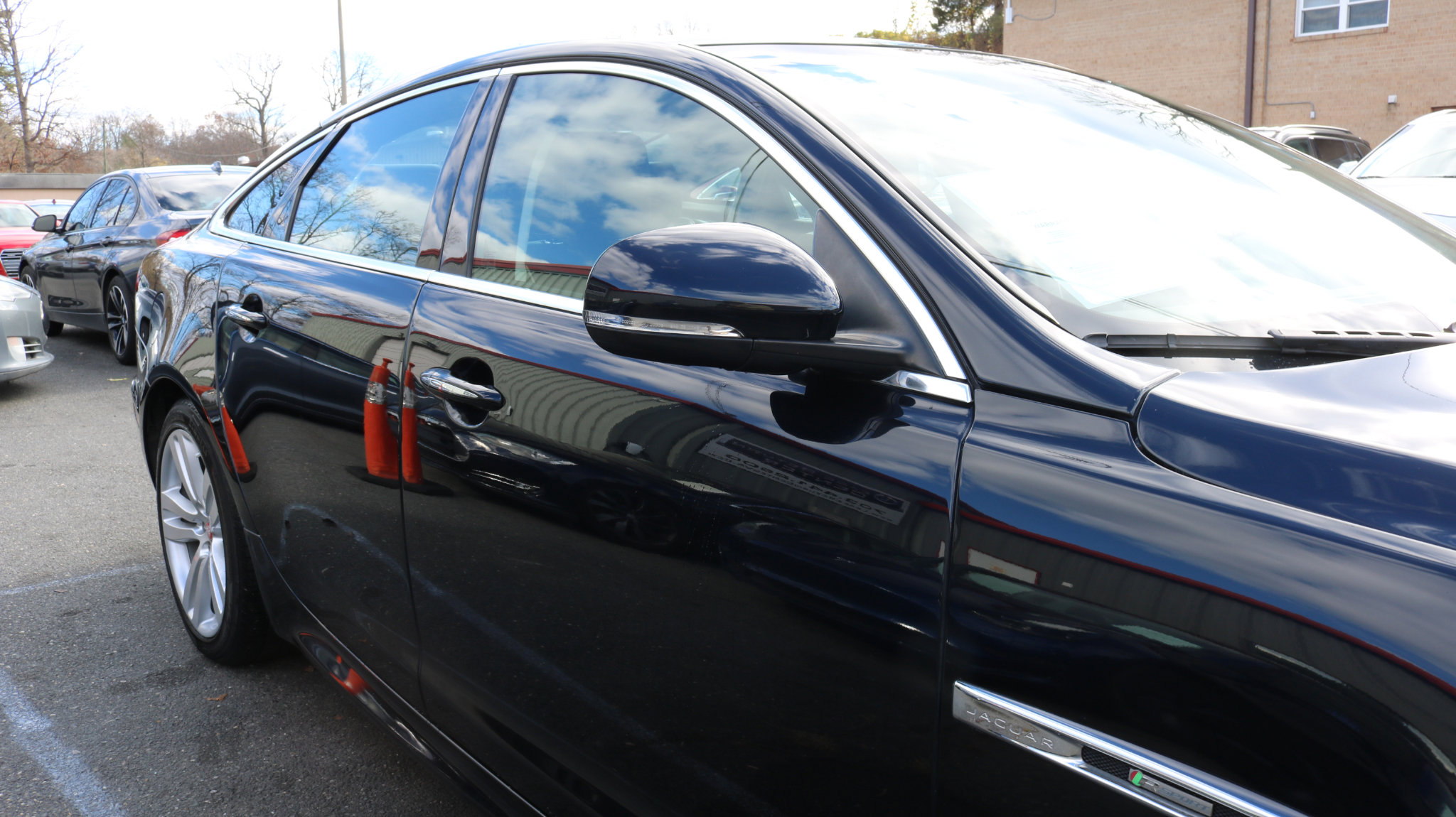 Used 2016 Jaguar XJ R-Sport image 11