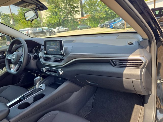 Used 2025 Nissan Altima 2.5 SV FWD image 27