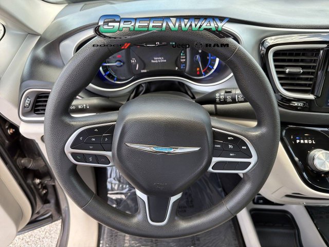 Used 2017 Chrysler Pacifica Touring Plus FWD image 29