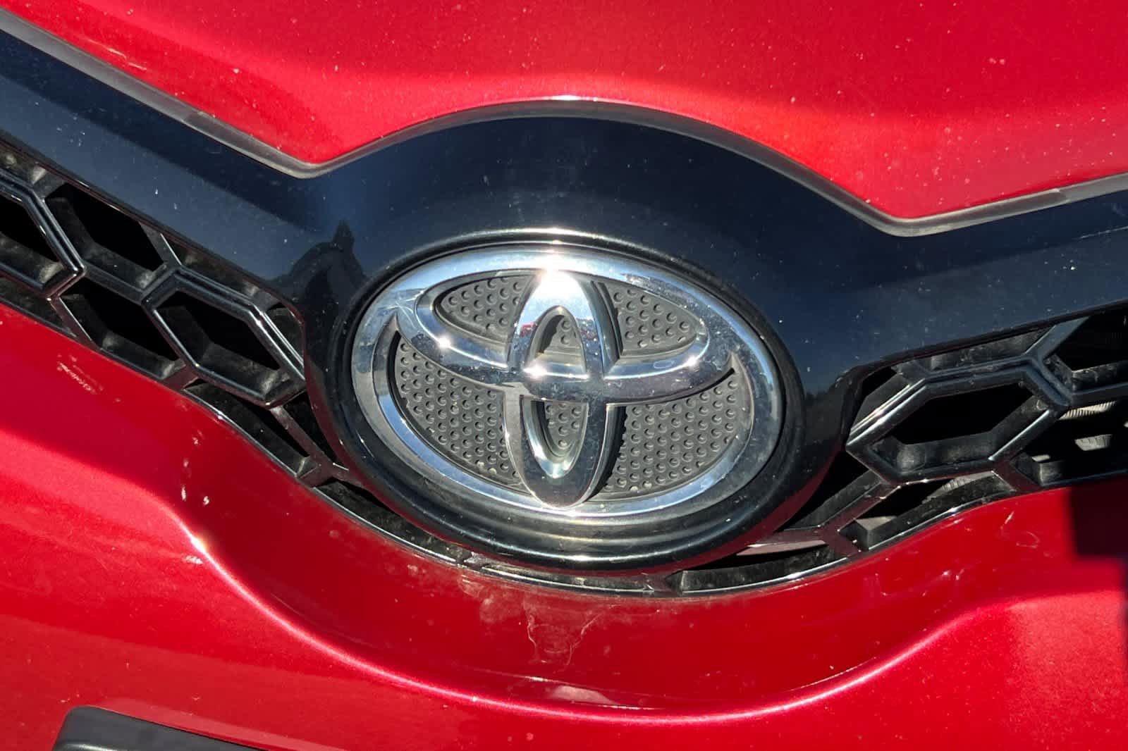 Used 2018 Toyota Corolla iM w/ Carpet Mat Package (TMS) FWD image 13
