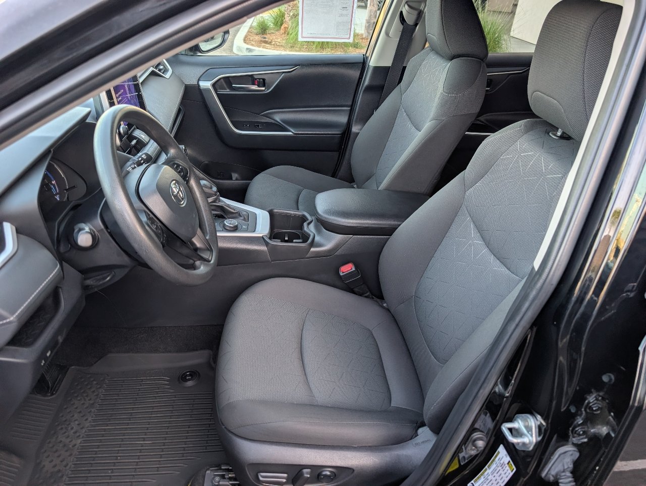 Used 2024 Toyota RAV4 XLE AWD/4WD image 2