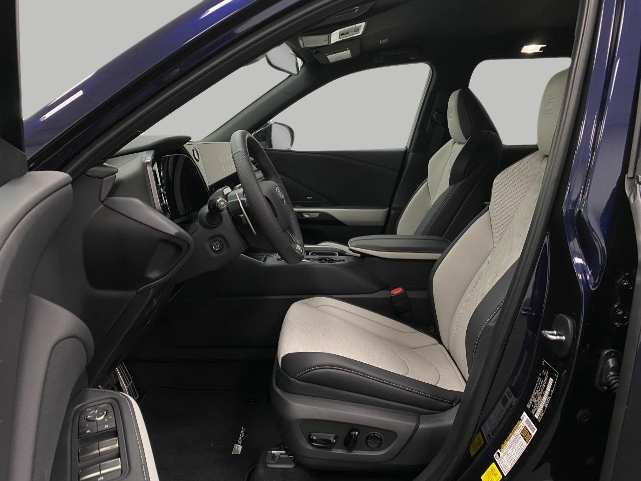 New 2026 Lexus TX 500h AWD image 31